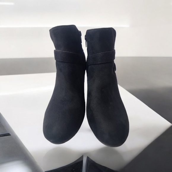 Alexis Bendel woman's size 9 Heeled (3") zip-up boots. - Picture 5 of 10